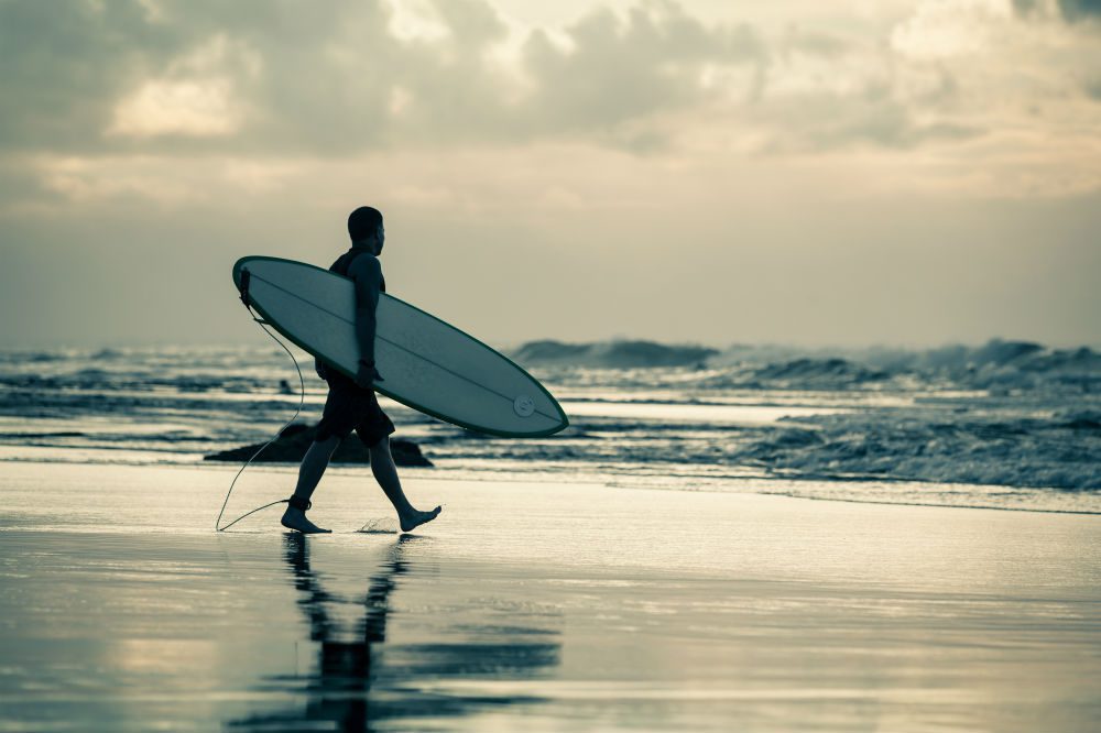 How to Wax a Skimboard for Improved Grip and Performance